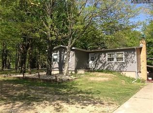 1955 Brookfield Rd, Hubbard, OH 44425