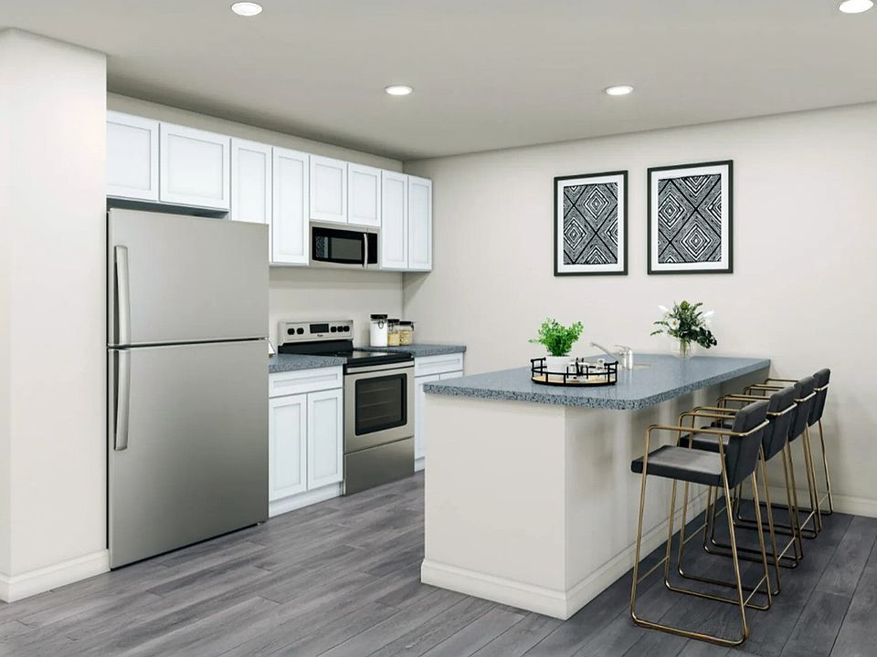 2nd image of 318 Azalea Trl