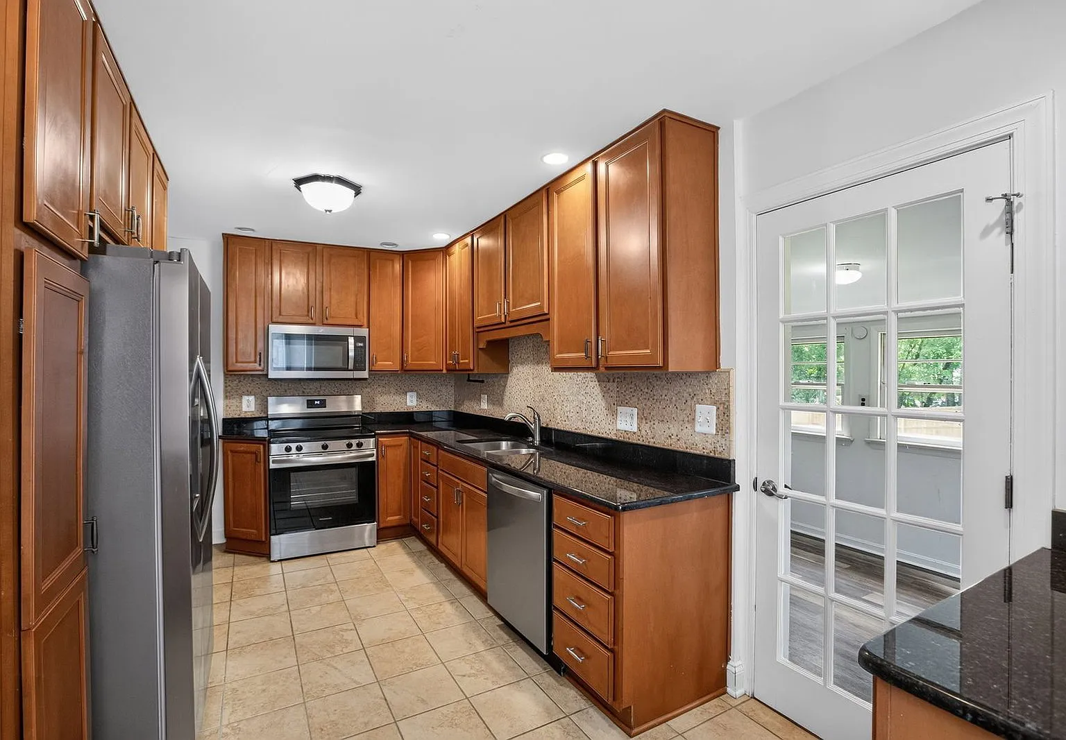 4 bed, 1.0 bath, 1462 sqft, $3,000 — Photo 2