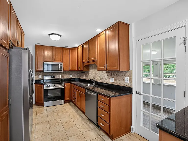 14925 Schall Rd — Photo 2