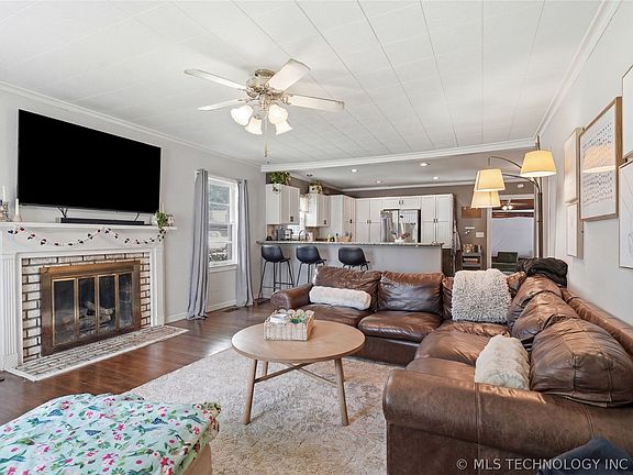 4th image of 2303 S Delaware Ct