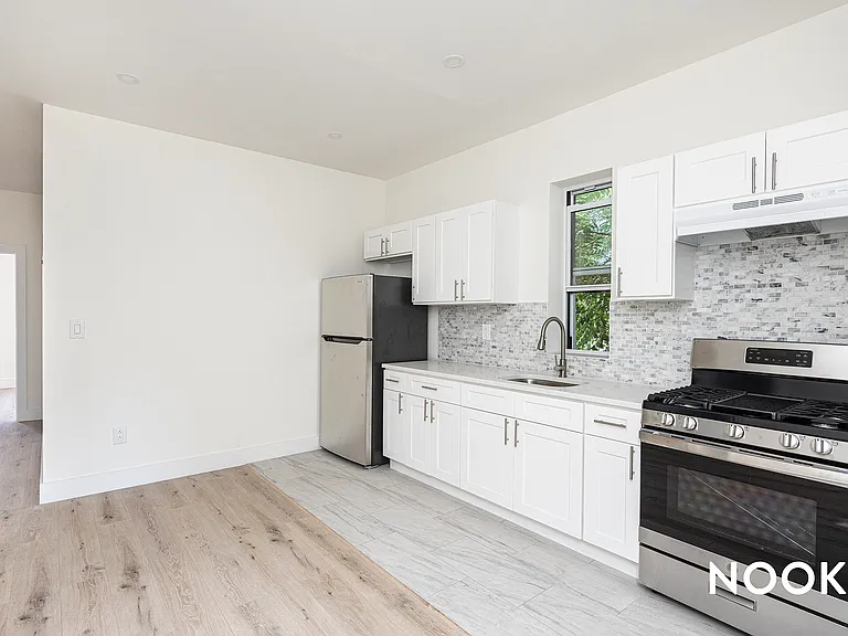 32 Patchen Ave #6 — Photo 1