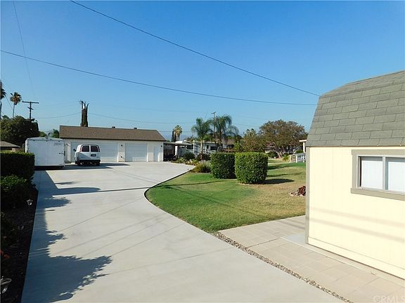 3rd image of 611 E Puente St