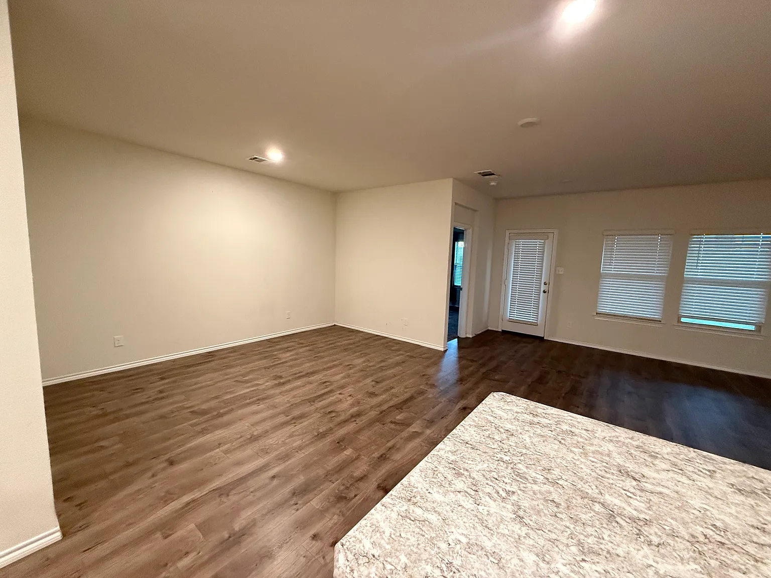 4 bed, 1882 sqft, $2,300 — Photo 3