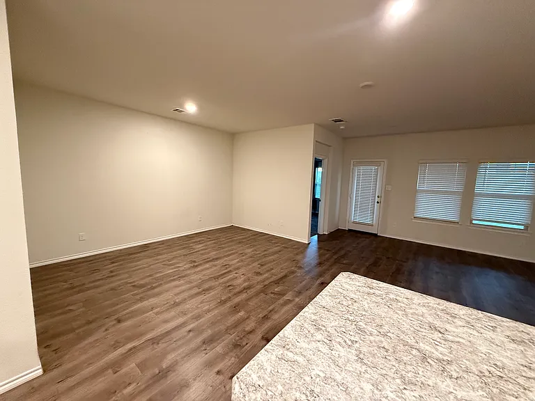 216 Samuel St — Photo 3
