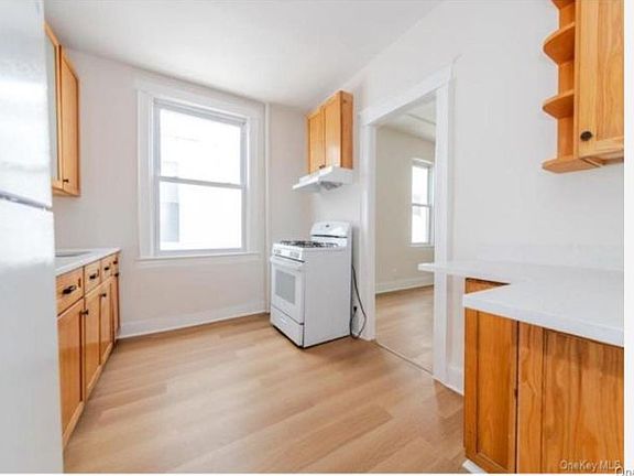 2nd image of 959 Van Nest Ave Floor 2