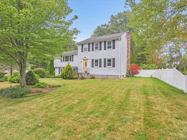 28 Lancaster Road, Cromwell, CT 06416