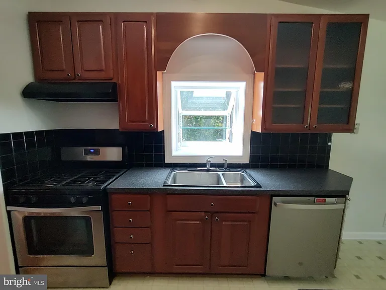 112 Claybrook Dr — Photo 9