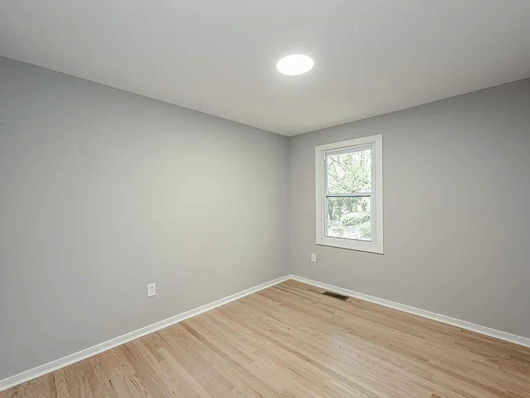 1404 Landis Dr — Photo 25