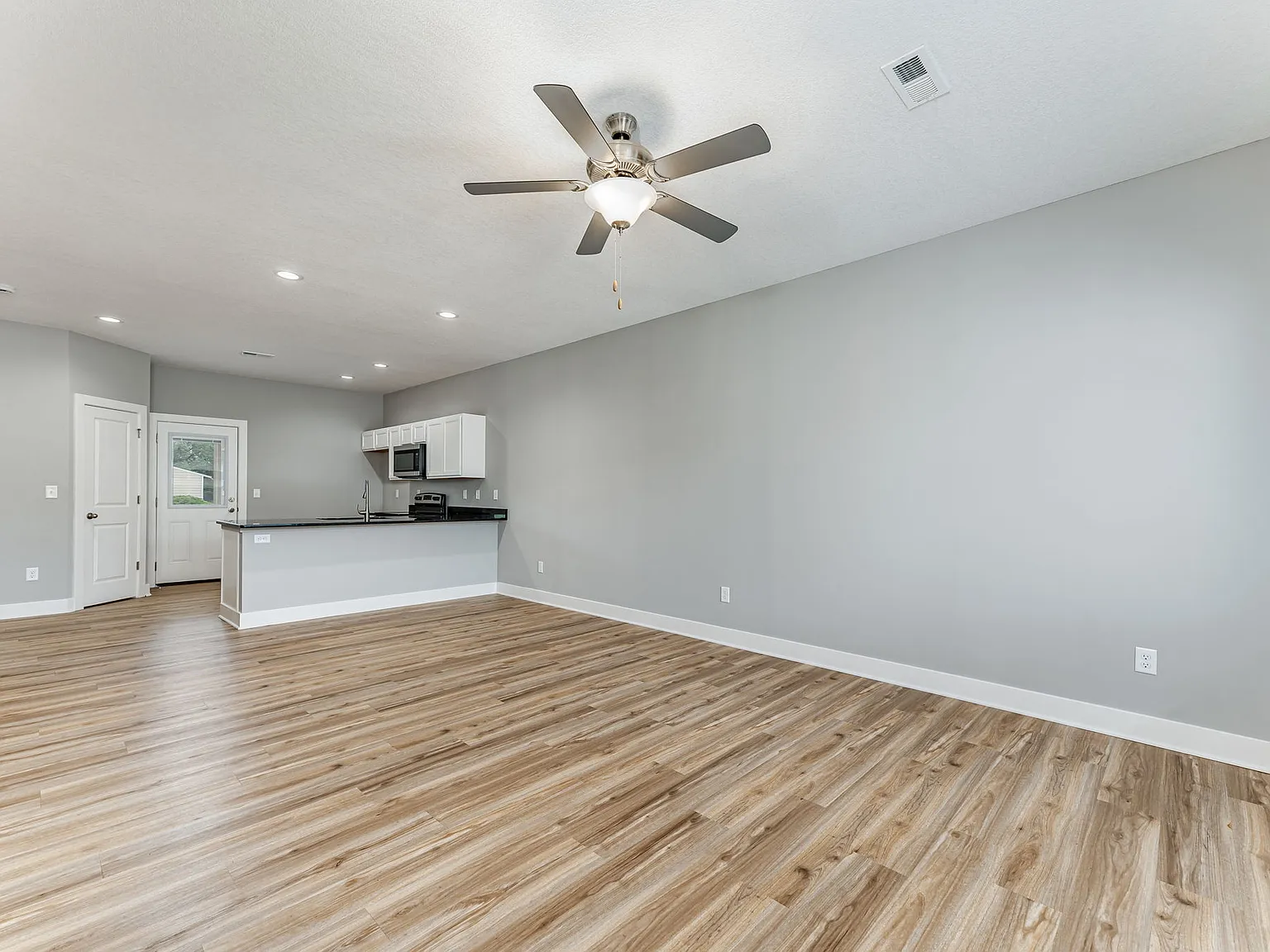 417 Southeast 14th Court - B — Photo 2