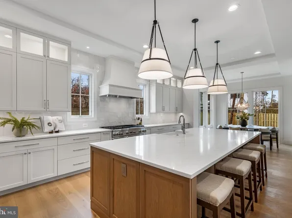 629 N Lincoln St N, Arlington, VA 22201