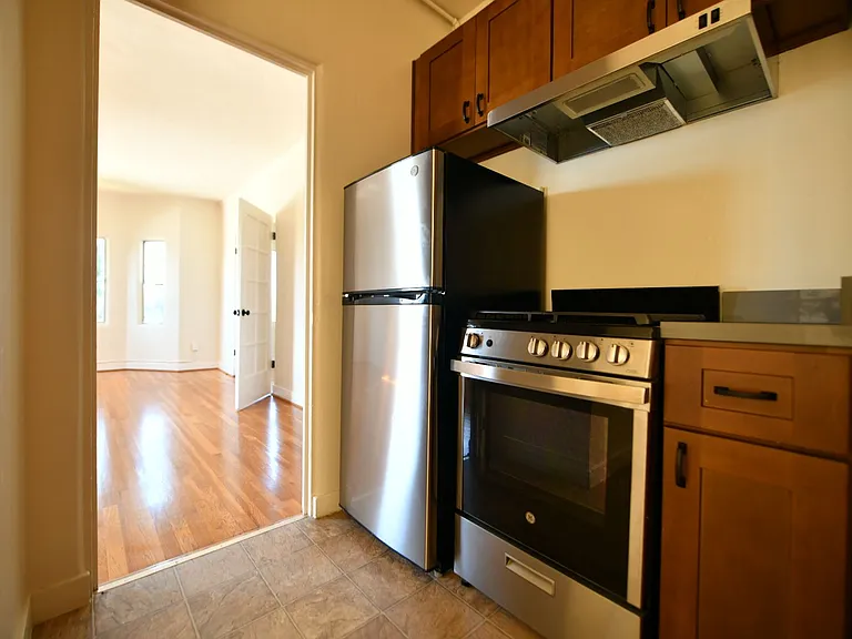 479 Merritt Ave — Photo 25