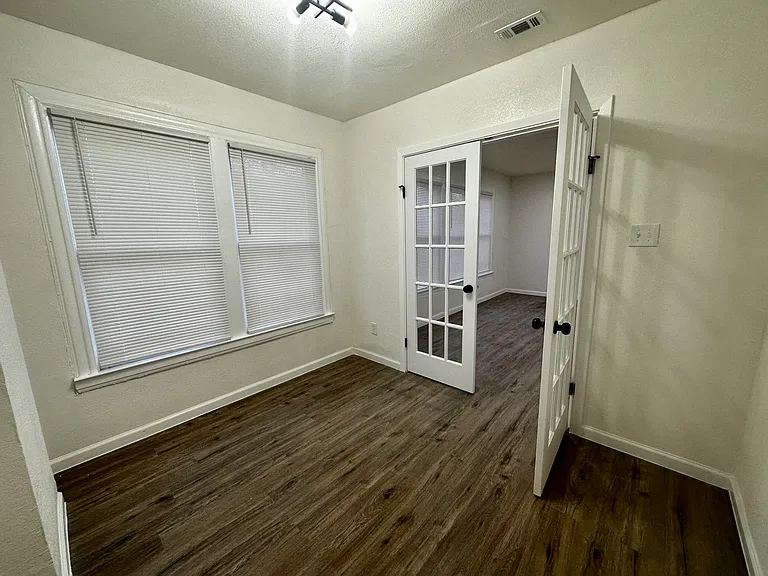 5934 Victor St #3 — Photo 14