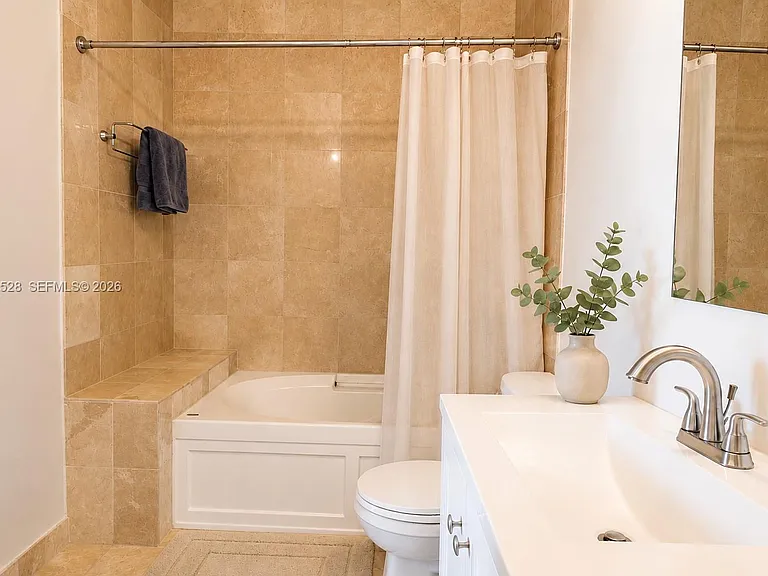 2100 Van Buren St #421 — Photo 10
