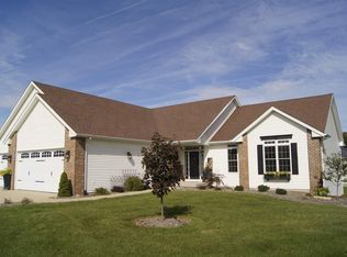 2130 Garden Green Ct, De Witt, IA 52742