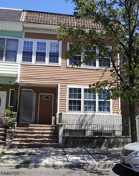 1st image of 296 Ridgewood Ave