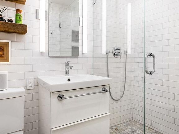 5th image of 160 E 38th St APT 24C