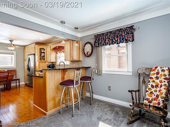 5th image of 25244 Huron St