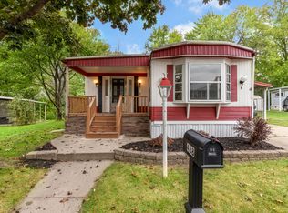 438 Golf View Dr, Crystal Lake, IL 60014