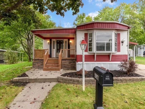 438 Golf View Dr, Crystal Lake, IL 60014