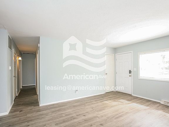 877911_003_living_room_12742491.jpg
