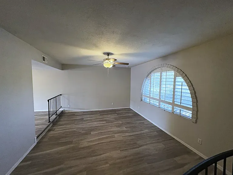 5630 W Vogel Ave — Photo 14