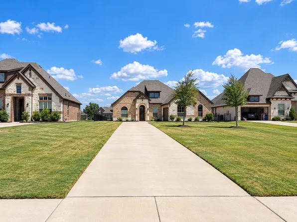 513 River Bank Ct, Granbury, TX 76049