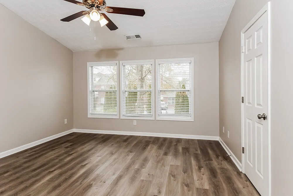 3 bed, 2.5 bath, 1969 sqft, $2,055 — Photo 4