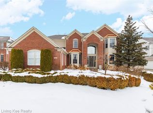 5128 Creekmonte Dr, Rochester, MI 48306