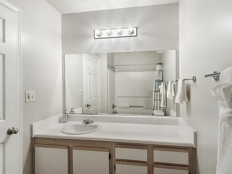 The Pointe Apartment Homes — Photo 6