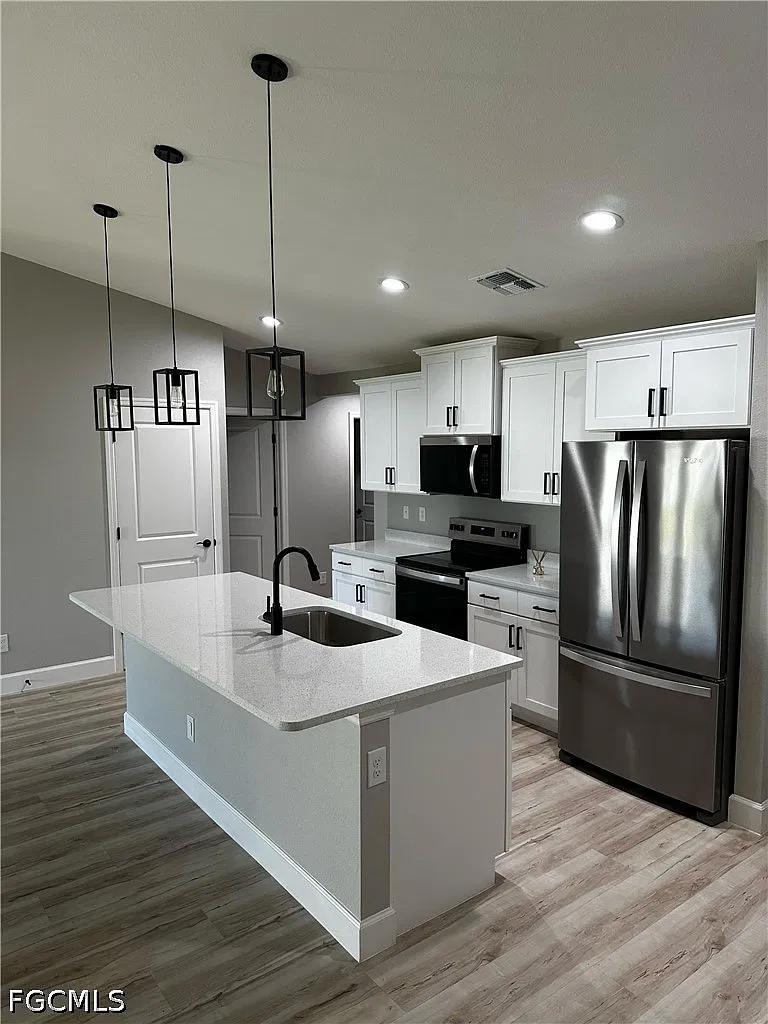 4 bed, 2.0 bath, 1809 sqft, $2,900 — Photo 4