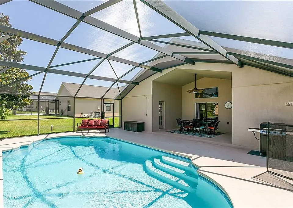15826 Robin Hill Loop