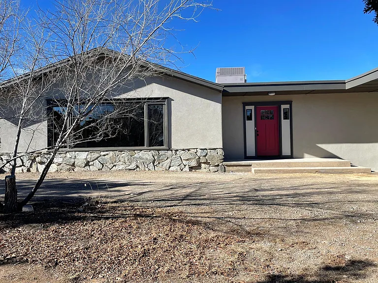 2 Stanley Rd — Photo 1