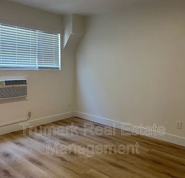 1422 E Maple St #2 — Photo 8