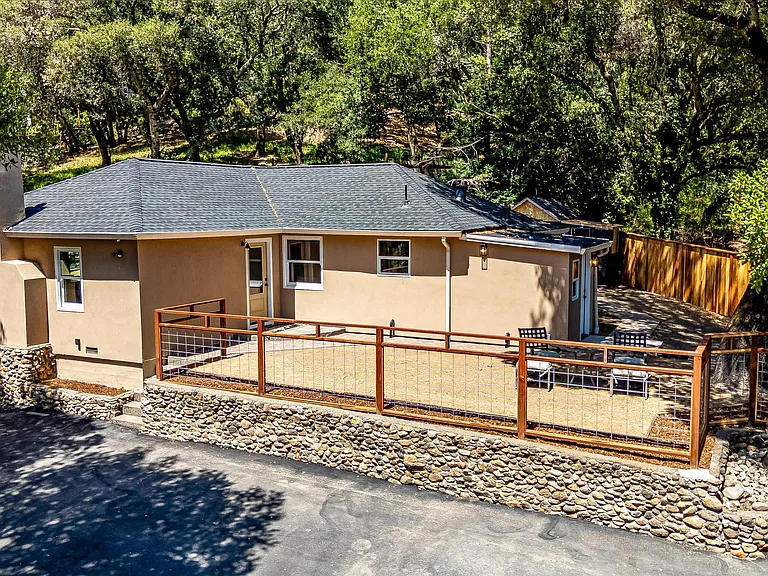 9342 Chalk Hill Rd — Photo 1