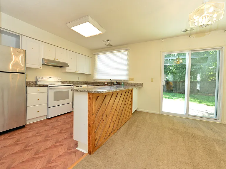 1548 Beachview Dr — Photo 6