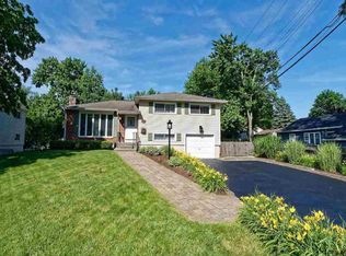 22 Montrose Dr, Delmar, NY 12054