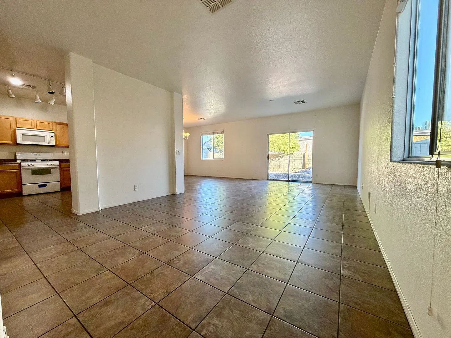 4 bedroom across from Desert Pines Golf Club — Photo 2