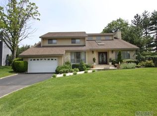 17 Townsend Dr, Syosset, NY 11791