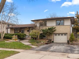 825 S School St, Lombard, IL