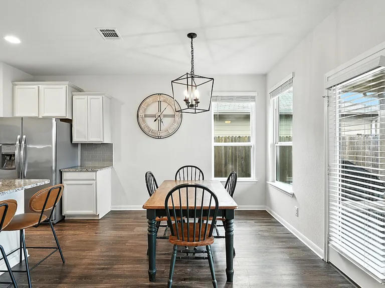 Dining area/Open concept