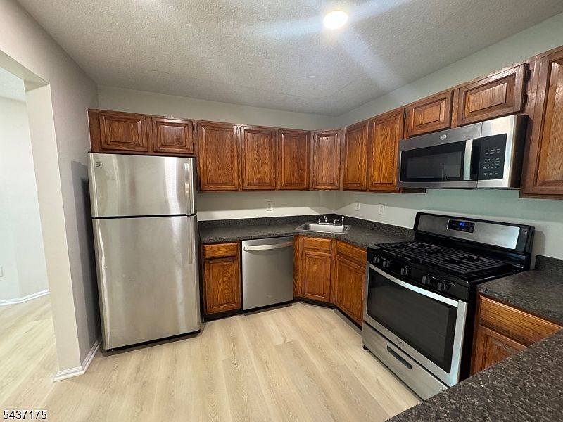 1st image of 7 Sheffield Ct #7