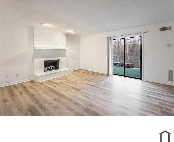 2 bed, 2.5 bath, 1208 sqft, $1,700 — Photo 2
