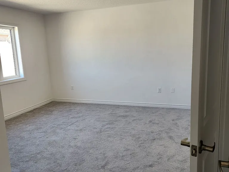 338 Russell St — Photo 10