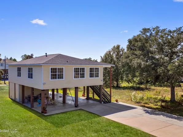 211 Bayview St, Pass Christian, MS 39571