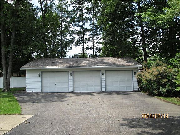 4th image of 1942 Byron Dr