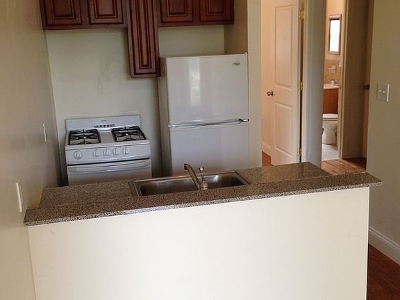 4th image of 241 E 111th St #2A