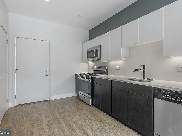 512 E Girard Ave #103 — Photo 5