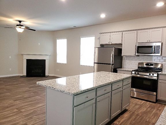 4th image of 84 Laurel Dr E