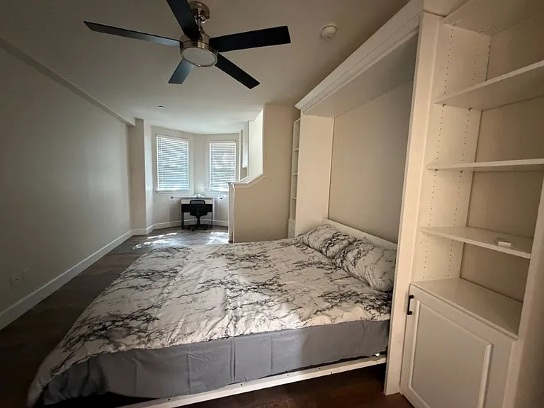 555 W 6th St — Photo 11